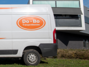Transportbus van Do-Bo transportbedrijf